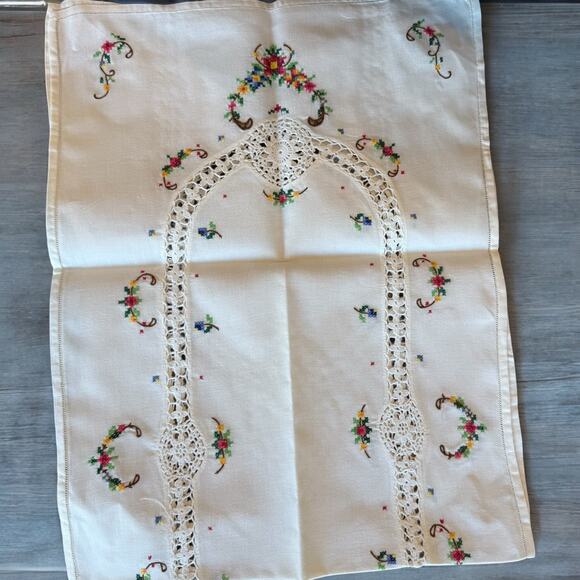 Vintage Doily Dresser Scarf Cross Stitch Needlepoint Floral Roses 16x40” - Picture 2 of 6